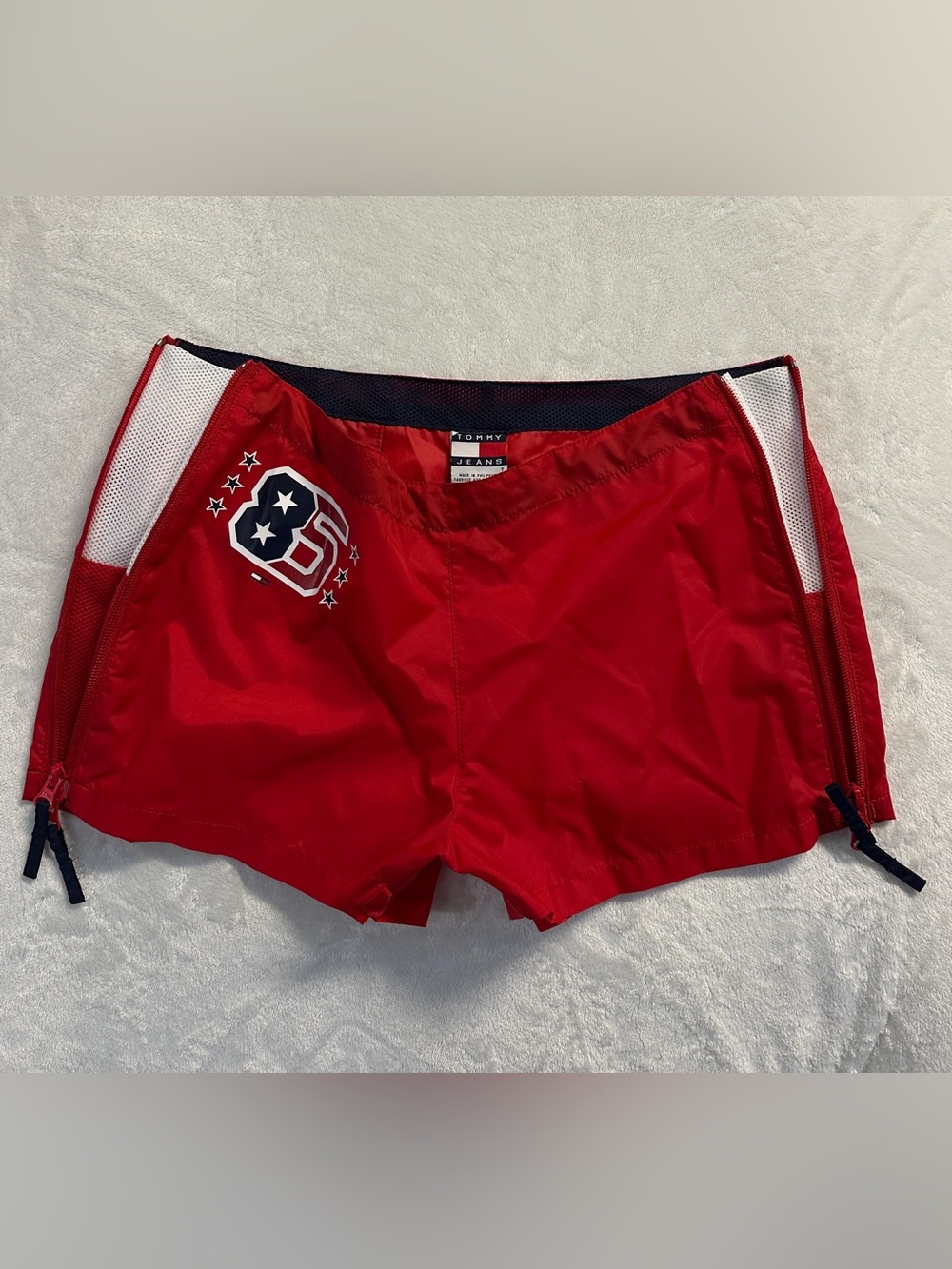 VTG TOMMY HILFIGER women's red nylon side zip graphic mini shorts, 28".